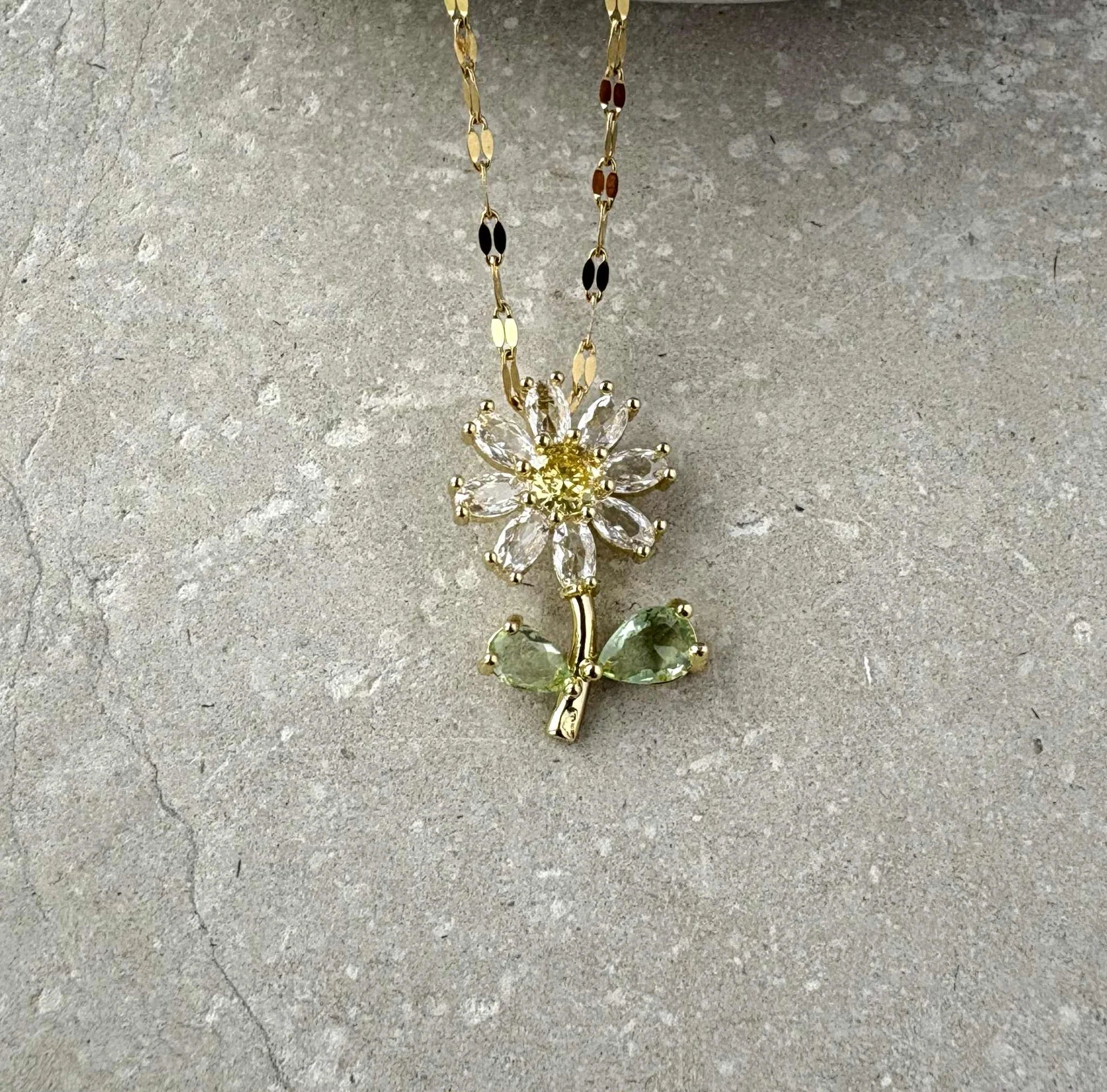 Tarnish Resistant Flower Zirconia Necklace